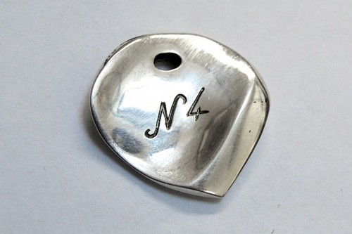 Le Niglo no4 - ergonomique pick- Silber